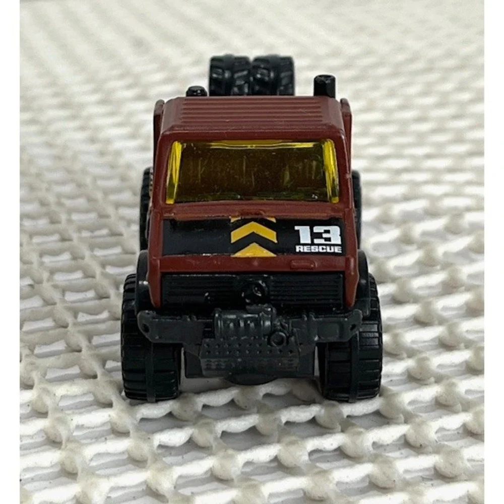 2018 Hot‎ Wheels Mercedes-Benz Unimog 1300L HW Haulers
